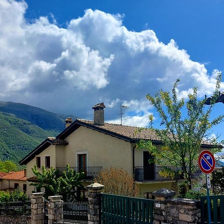 Villa A Due Passi Dai Lupi Civitella Alfedena Esterno foto