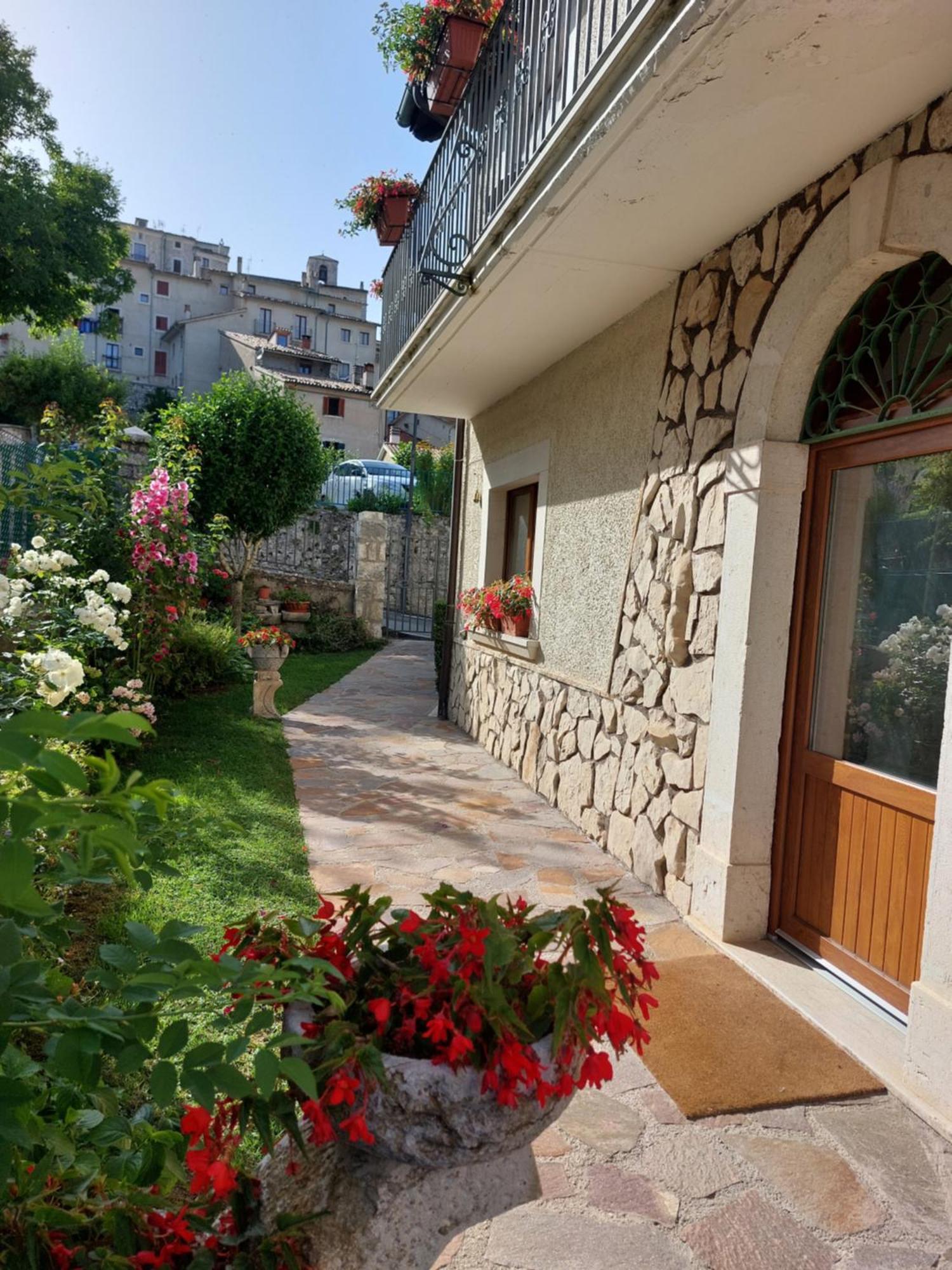 Villa A Due Passi Dai Lupi Civitella Alfedena Esterno foto