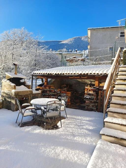 Villa A Due Passi Dai Lupi Civitella Alfedena Esterno foto