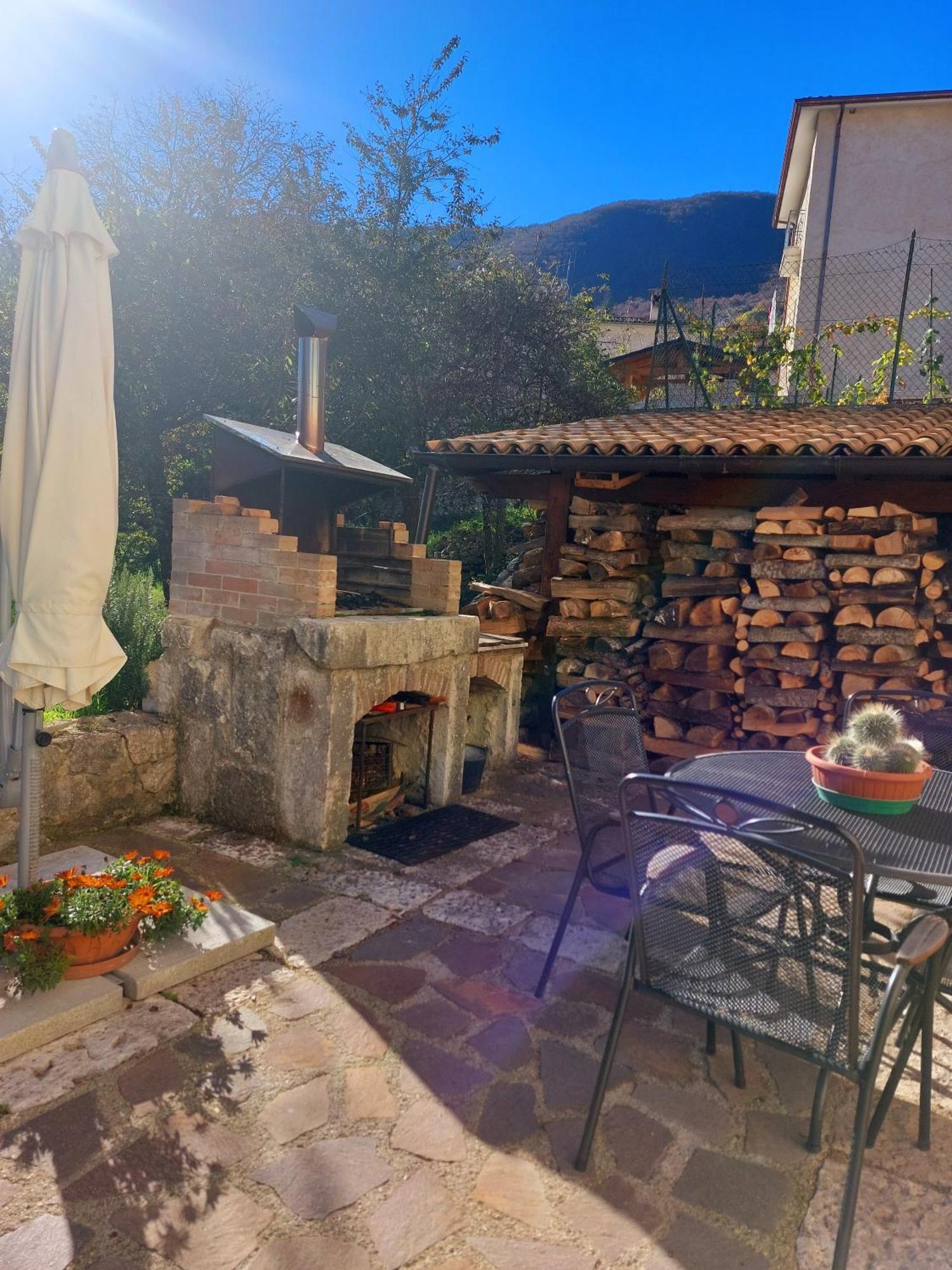 Villa A Due Passi Dai Lupi Civitella Alfedena Esterno foto