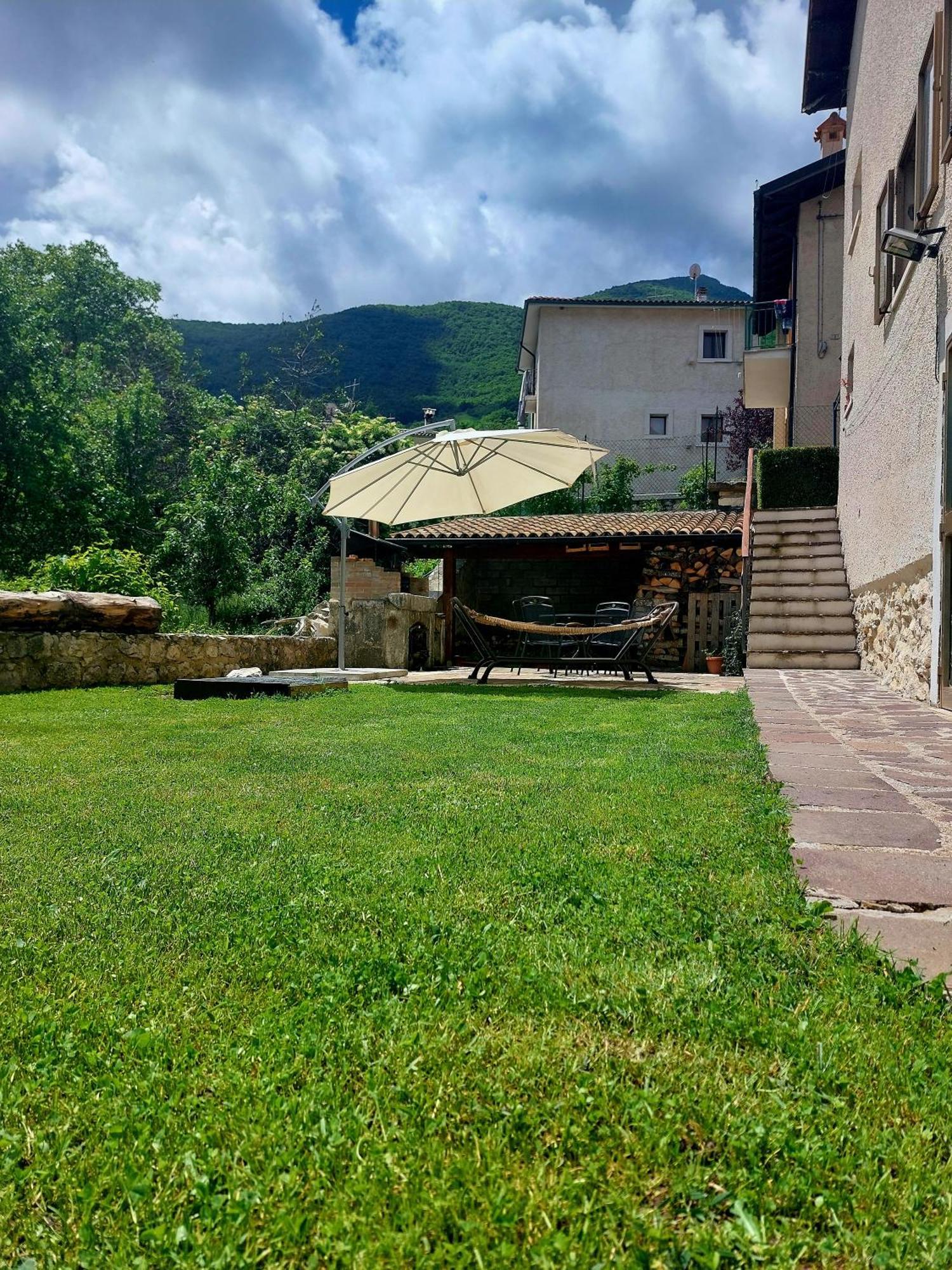 Villa A Due Passi Dai Lupi Civitella Alfedena Esterno foto