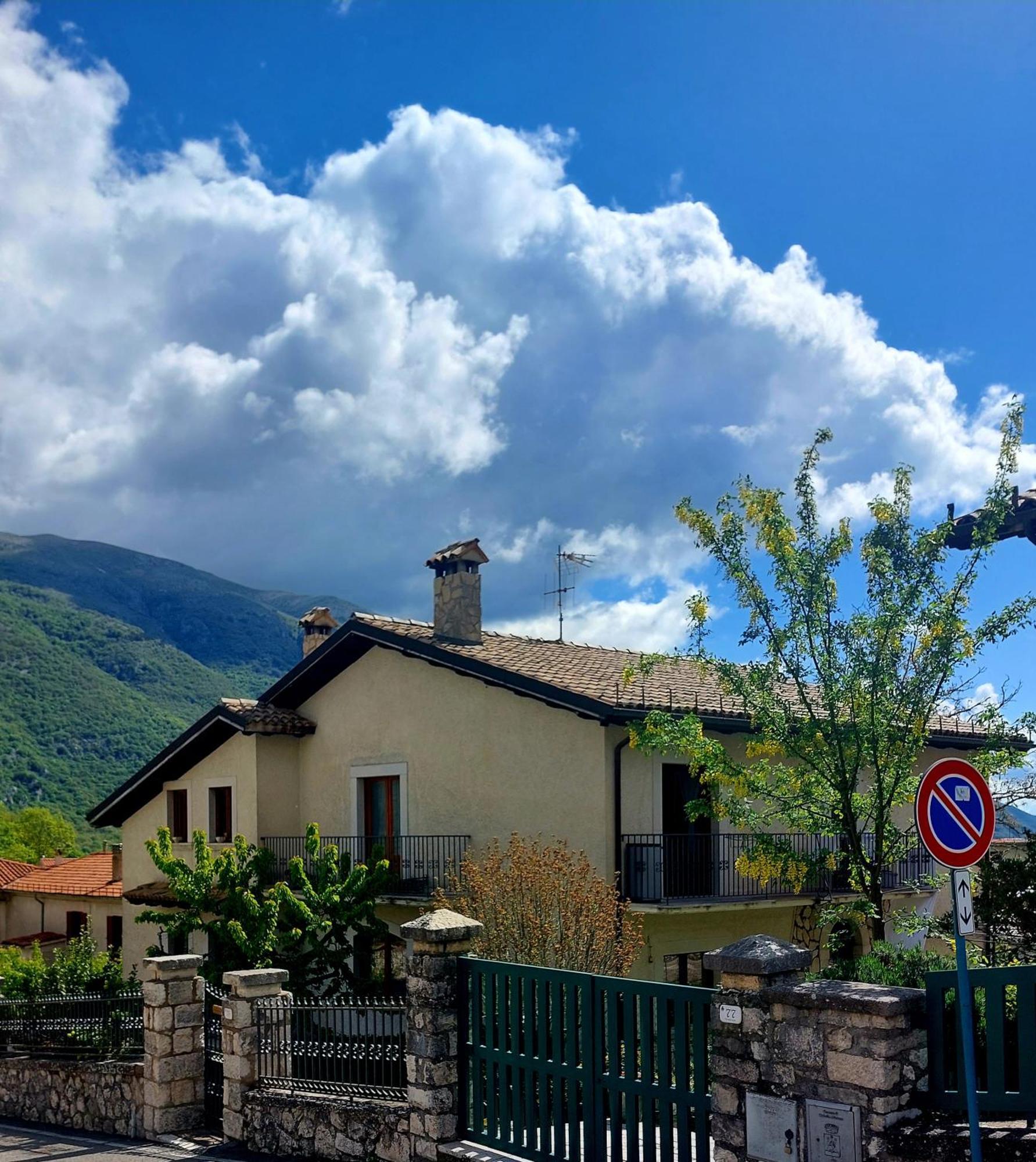 Villa A Due Passi Dai Lupi Civitella Alfedena Esterno foto